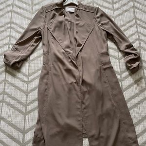 Babaton
Flowy Trench Coat